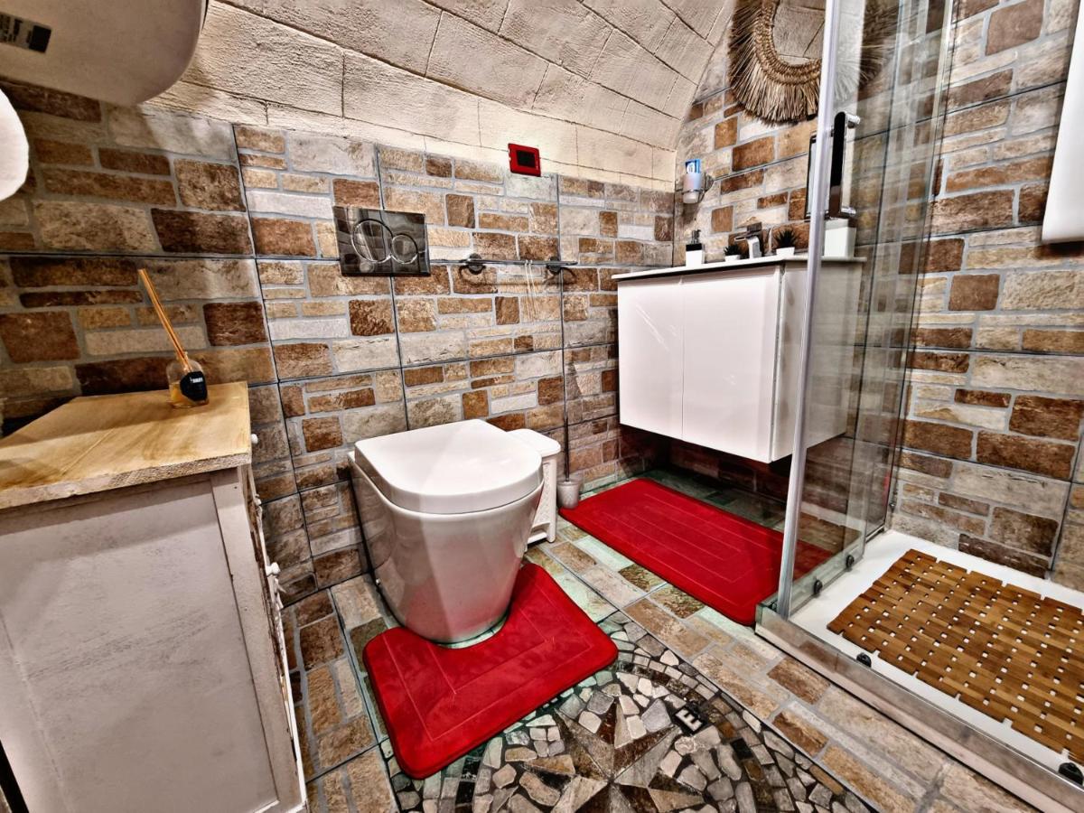 Luxury Borgo Antico Apartment Bari Bagian luar foto