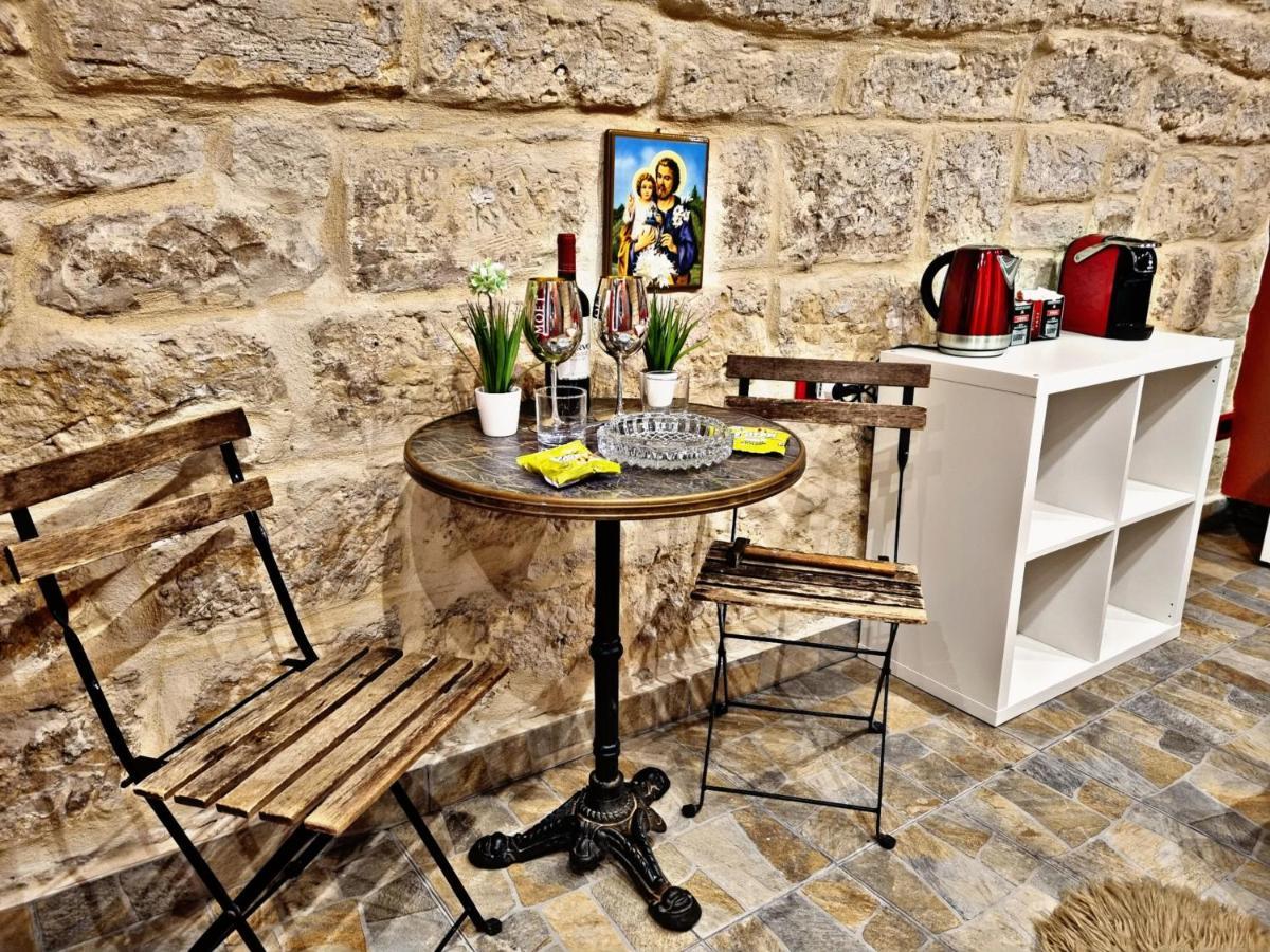 Luxury Borgo Antico Apartment Bari Bagian luar foto
