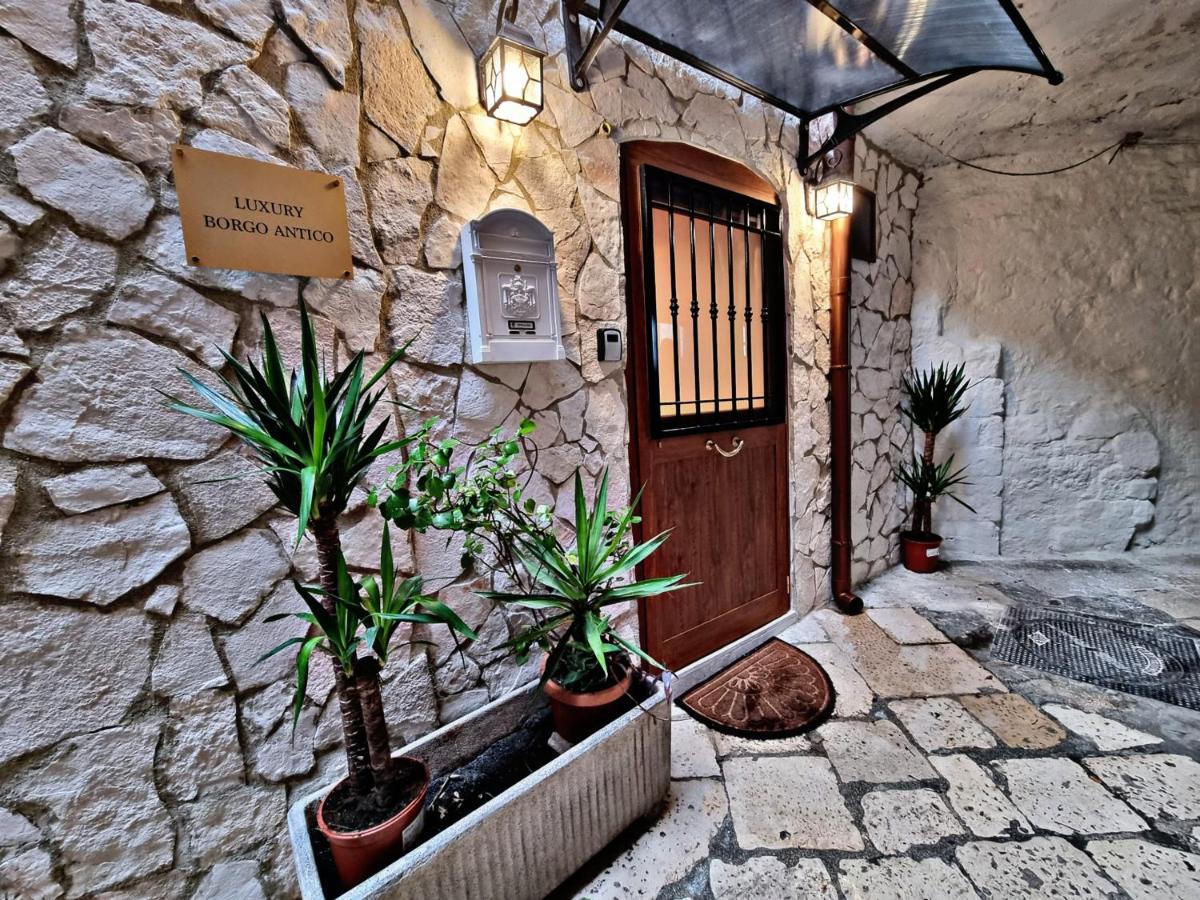 Luxury Borgo Antico Apartment Bari Bagian luar foto